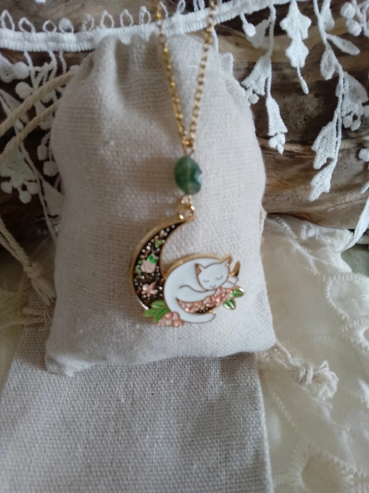 Collier chat sur la lune avec pierre de d'agate indienne
